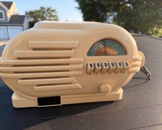 Vintage radio replica