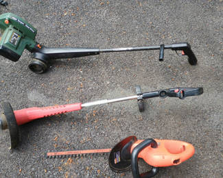Lot 50: Electric yard tools