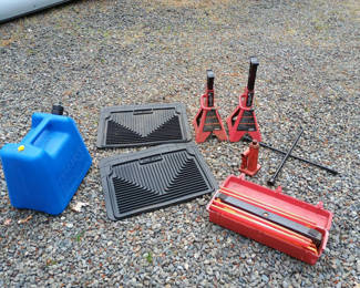 Lot 49: Auto accessories, tools