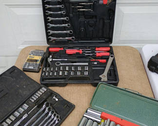 Lot 33: Assorted socket sets and hand tools