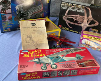 Lot 66: Collection of vintage model kits and engine parts