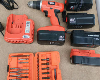 Lot 24: 2 18v black and decker drills
