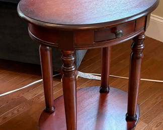 Lot 11: One Drawer End / Accent Table