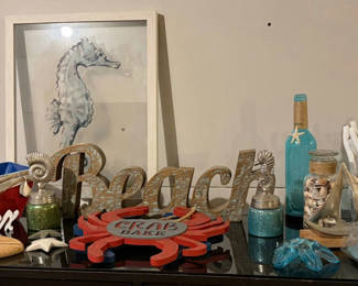 Lot 43: Large lot of Beach Decor