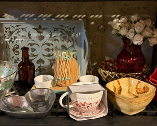 Lot 86: Lot of Kitchen and Home Decor