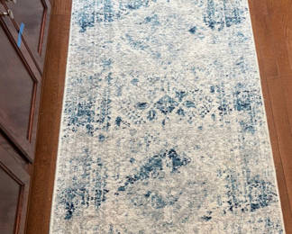 Lot 75: Blue/White Runner