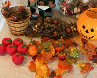 Lot 41: Fall Decorations