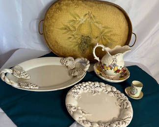 Lot 24: Fruit-motif ceramic serveware set
