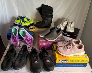 Lot 71: Assorted sneakers and boots, Womens' size 6 1/2-7