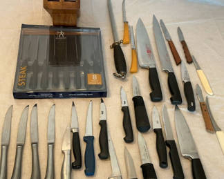 Lot 107: Assorted Kitchen Knives and Knife Block with 8-Piece Steak Set