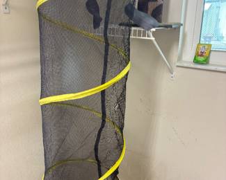 Cat tunnel & cat tent play area