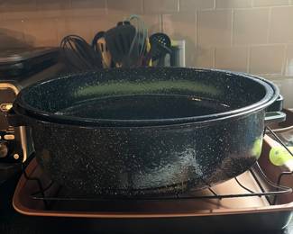 Roasting pans, 2 of 3, utensils