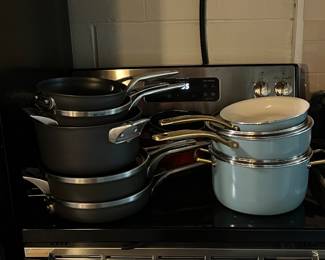 Hardly used pots and pans sets