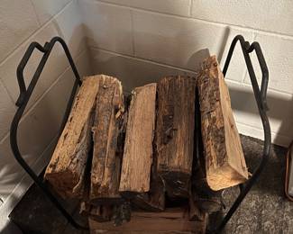 Firewood holder with free wood