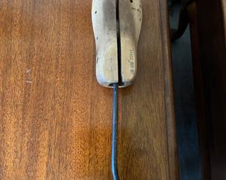 Shoe stretcher
