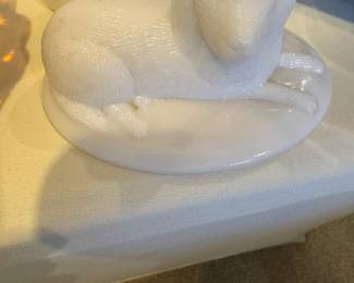 Milk glass 