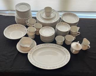 L35 - $100. Royal Gallery Fine China 3134 Suzanne Japan. Mostly service for 12.
