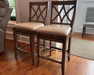 L71 - $50 PAIR. Swivel Counter Height Stools. Measures 18.5" wide x 41.5" floor to top of the back. Floor to seat is 26". Seats are in very good condition. Wooden frames have marks where they hit the counter.