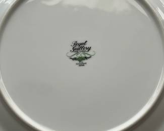 L35 - $100. Royal Gallery Fine China 3134 Suzanne Japan. Mostly service for 12.