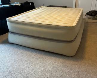 L64 - $35. *Tall* Queen size Aero Bed with built in pump & storage bag. Works and holds air! Blown up it is 59" x 77" x 24" tall.
