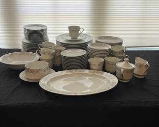 L35 - $100. Royal Gallery Fine China 3134 Suzanne Japan. Mostly service for 12.