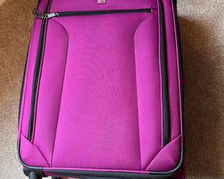 L63 - $60. TravelPro 28" Expandable. 4 Spinner wheels. Very good condition.
