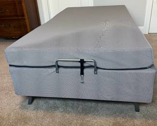 L43 - $50. Zinus Fold up twin bed. Measures 37" x 72" x 19" when opened. Stores neatly in a closet.