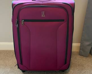 L63 - $60. TravelPro 28" Expandable. 4 Spinner wheels. Very good condition.