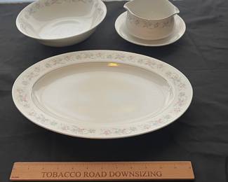 L35 - $100. Royal Gallery Fine China 3134 Suzanne Japan. Mostly service for 12.