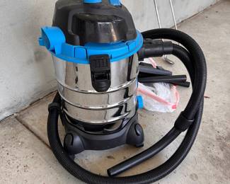 L90 - $40. Vacmaster Stainless Steel Shopvac. 6 gallon. 3 HP.