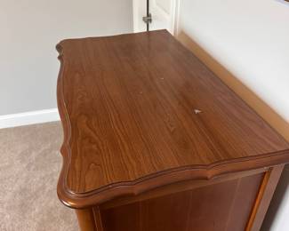 L18 - $95. Bassett Furniture 4 Drawer Chest of Drawers. Measures 32" wide x 17.75" deep x 44" tall. All drawers slide - overall good condition. Has a few pieces of veneer missing at the bottom right and minor surface scratches / marks.