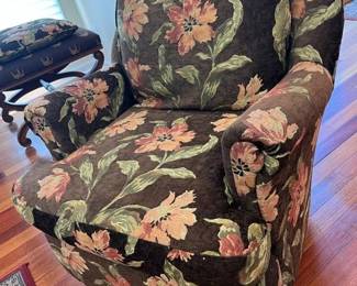 122 Samuel Frederick Pinnacle Floral Swivel Club Chair Detail