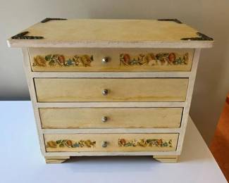 122 Tabletop 4Drawer Jewelry Chest