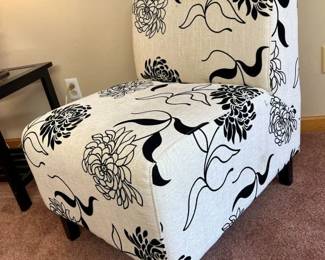 122 Floral Accent Chair