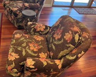 122 Samuel Frederick Pinnacle Floral Swivel Club Chairs