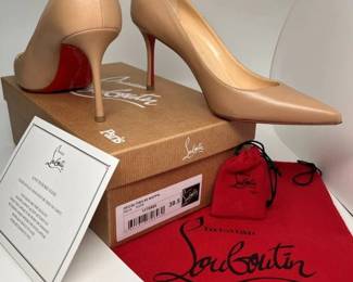 122 Christian Louboutin Nappa Pumps