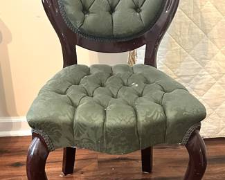 Antique Balloon Tufted Chair