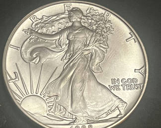 Lot 48: 1988 US Silver Eagle High Grade Mint