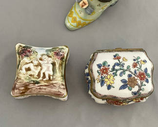 Lot 96: 3 Trinket Boxes. Capodimonte, Chantilly Porcelain And Unmarked