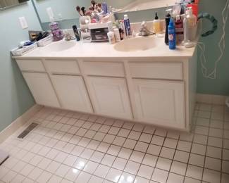 Double bath vanity