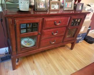 Broyhill dining set: sideboard