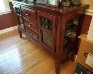 Broyhill dining set: sideboard