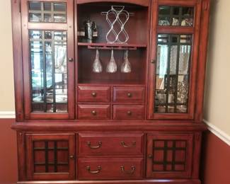 Broyhill dining set: wine breakfront