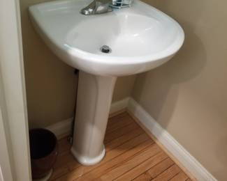 Pedestal sink