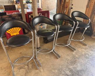 4 BRAND NEW barstools!