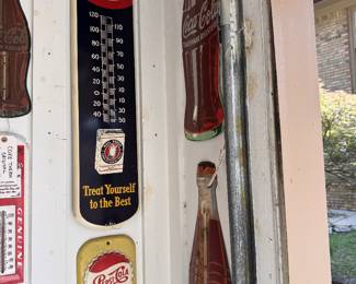 PRISTINE 1949 Mail Pouch therm!