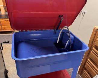 Like New parts washer that works, just needs parts washing solvent
