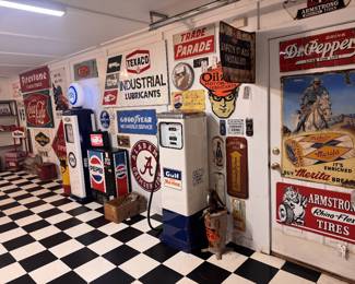 1950's Original Gulf No-Nox pump with all the guts, Pepsi Machine that works! Texaco & Trade Parade originals