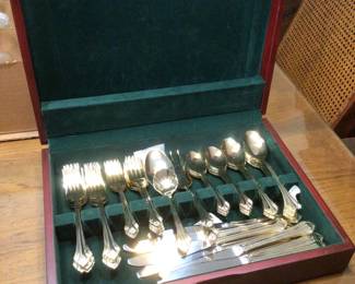 Set of stainless utensils