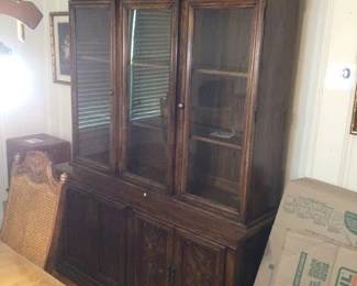 China cabinet (2 separate pieces)